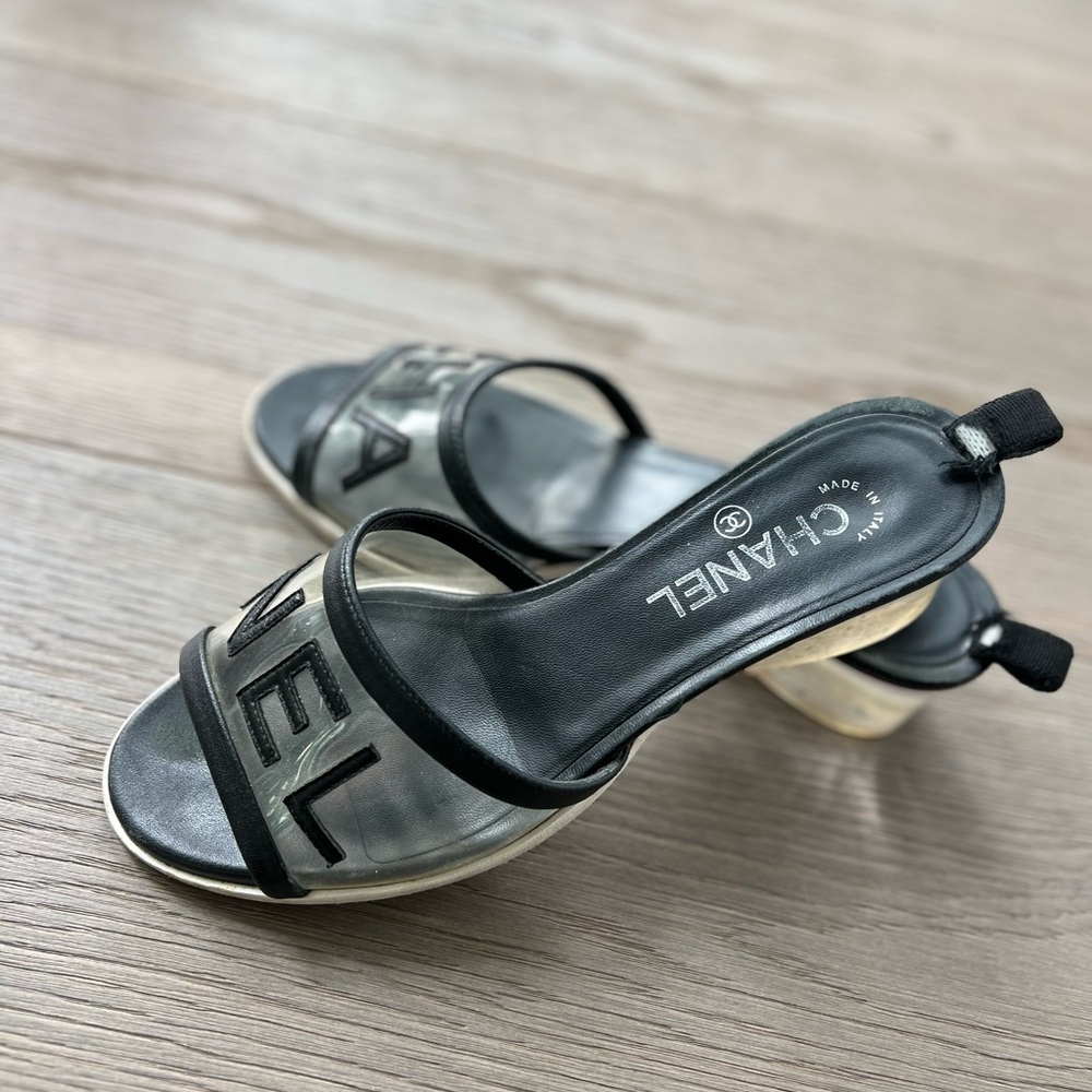 2019 Chanel Interlocking CC Logo Slides - Picture 7 of 15